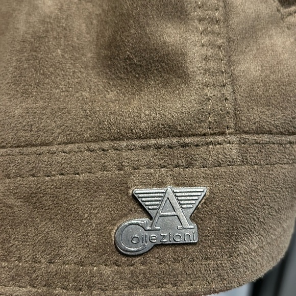 Men's Classic Brown Suede Jacket - Picture 3 of 15